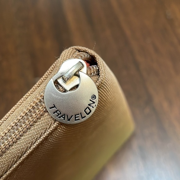 TRAVELON zipper closure wallet - Picture 6 of 10
